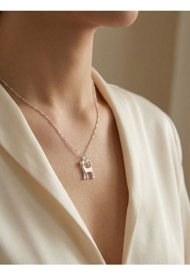 Sinsay - Naszyjnik z zawieszką kota - srebrny. Materiał: srebrne. Kolor: srebrny