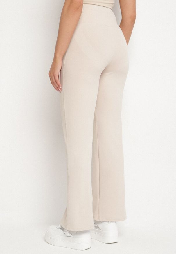 Born2be - Beżowe Legginsy Dzwony z Wysokim Stanem i Szeroką Gumką w Talii Idoreia. Okazja: na co dzień. Stan: podwyższony. Kolor: beżowy. Styl: casual, elegancki