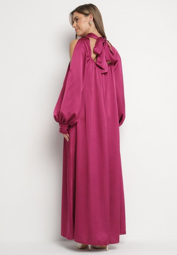 Born2be - Fioletowa Sukienka z Satyny Ozdobiona Wiązaniem Solreti. Kolor: fioletowy. Materiał: satyna. Wzór: aplikacja. Typ sukienki: proste. Styl: elegancki