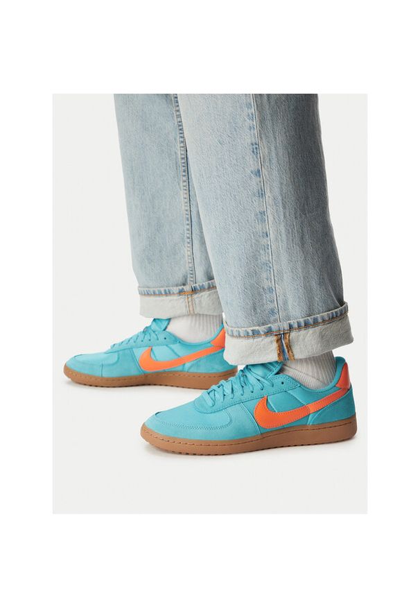 Sneakersy Nike. Kolor: turkusowy