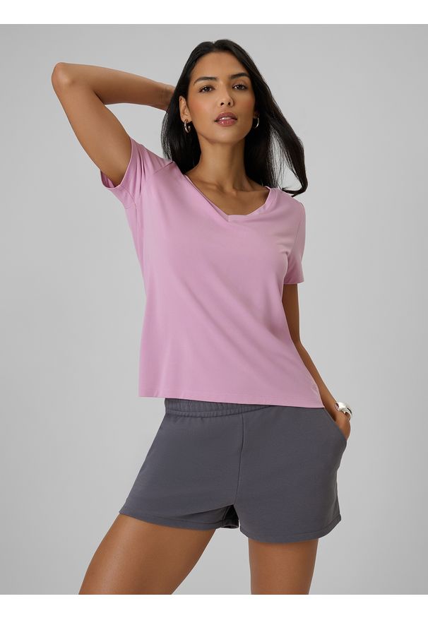 4f - 4F T-shirt regular z modalem damski - różowy XL. Okazja: na co dzień. Typ kołnierza: dekolt w serek. Kolor: różowy. Materiał: materiał, skóra, dzianina. Styl: casual