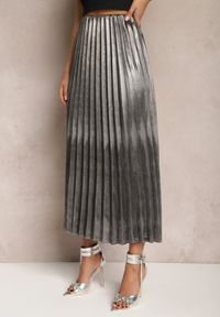 Renee - Srebrna Połyskująca Spódnica Plisowana Maxi Vilira. Kolor: srebrny. Materiał: tkanina. Styl: elegancki #5