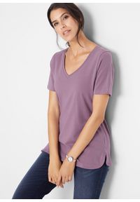 bonprix - T-shirt z bawełną organiczną. Typ kołnierza: dekolt w serek. Kolor: fioletowy. Materiał: bawełna #1