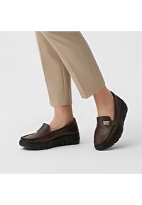 Czekoladowe Półbuty Armodo Skórzane Buty Damskie. Okazja: do pracy, na co dzień. Kolor: brązowy. Materiał: skóra. Styl: elegancki, casual #1