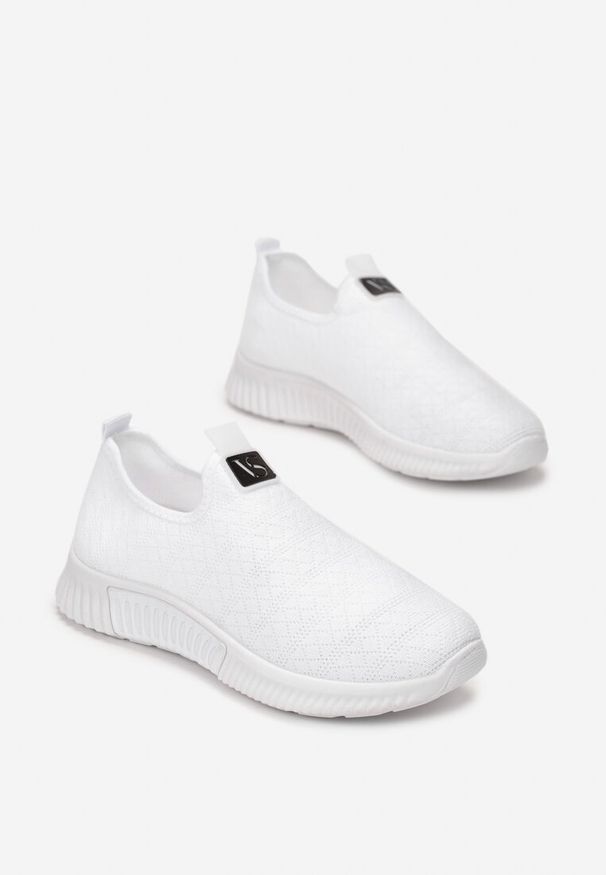 Born2be - Białe Buty Sportowe Jynynore. Wysokość cholewki: przed kostkę. Nosek buta: okrągły. Kolor: biały. Materiał: materiał. Szerokość cholewki: normalna