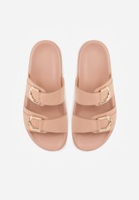 Born2be - Różowe Klapki Ozdobione Dwoma Klamrami Sthosaildy. Okazja: na spacer. Kolor: różowy. Materiał: satyna. Wzór: aplikacja. Sezon: lato. Styl: elegancki, boho #2