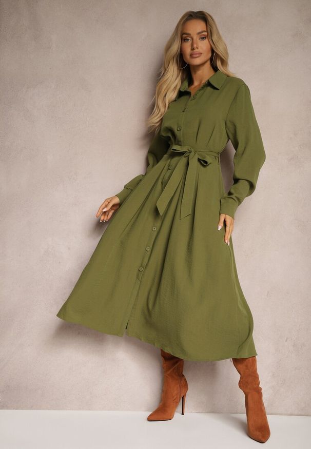 Renee - Zielona Koszulowa Sukienka Taliowana z Rozkloszowanym Dołem Nereira. Okazja: na co dzień. Kolor: zielony. Materiał: wiskoza, skóra. Typ sukienki: koszulowe. Styl: klasyczny, casual