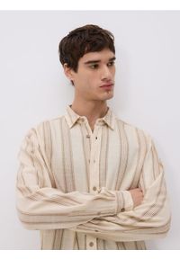 Reserved - Bawełniana koszula regular fit - beżowy. Kolor: beżowy. Materiał: bawełna #1