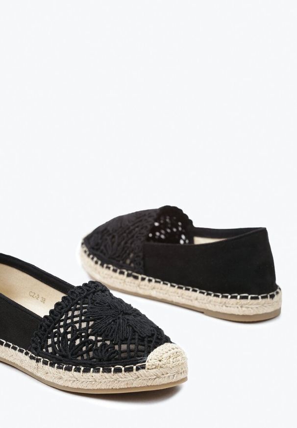 Born2be - Czarne Espadryle na Płaskiej Plecionej Podeszwie z Ażurowym Noskiem Qianatia. Kolor: czarny. Materiał: jeans, jedwab, len. Wzór: ażurowy. Sezon: lato. Styl: elegancki