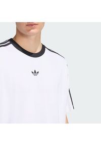 Adidas - adidas T-Shirt adicolor Jacquard KD5829 Biały Loose Fit. Kolor: biały. Materiał: syntetyk #2