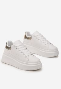 Born2be - Biało-Złote Sneakersy Irivana. Kolor: biały. Materiał: materiał. Obcas: na platformie #4
