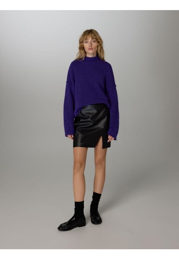 Reserved - Spódnica mini z imitacji skóry - czarny. Kolor: czarny. Materiał: skóra