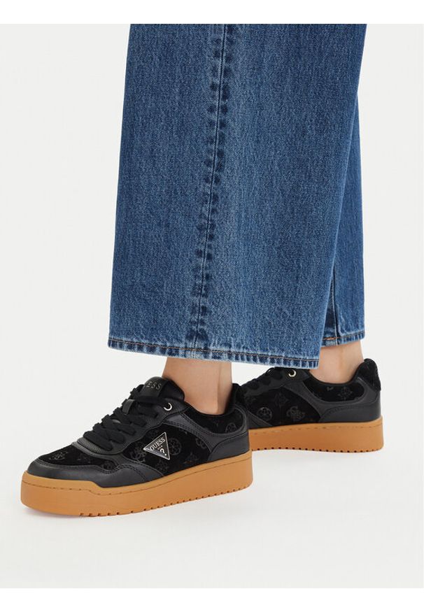 Guess Sneakersy FLTM17 ELE12 Czarny. Kolor: czarny. Materiał: skóra, zamsz