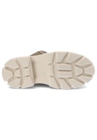 Botki damskie Kampa, z naturalnej skóry zamszowej z wysoką cholewką klasycznym sznurowaniem i ociepleniem przy krawędzi masywna podeszwa o jednolitej. Kolor: brązowy. Szerokość cholewki: normalna. Wzór: jednolity. Wysokość cholewki: przed kolano. Materiał: zamsz, skóra. Sezon: zima. Obcas: na obcasie. Styl: klasyczny, elegancki. Wysokość obcasa: niski #6