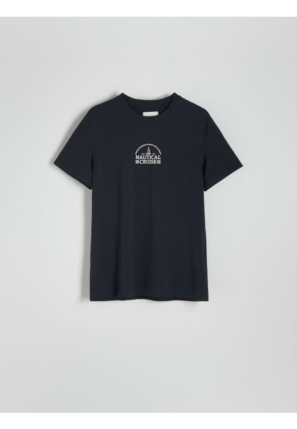 Reserved - T-shirt regular z nadrukiem - granatowy. Kolor: niebieski. Materiał: bawełna, dzianina. Wzór: nadruk