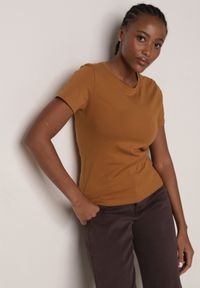 Born2be - Brązowy Bawełniany T-shirt w Klasycznym Stylu Nedila. Kolor: brązowy. Materiał: bawełna. Długość: długie. Styl: klasyczny #1