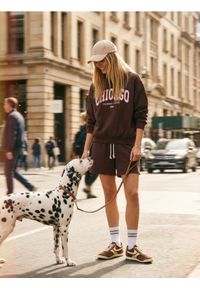 Sinsay - Dresowe bermudy z kieszeniami - czerwony. Kolor: czerwony. Materiał: dresówka