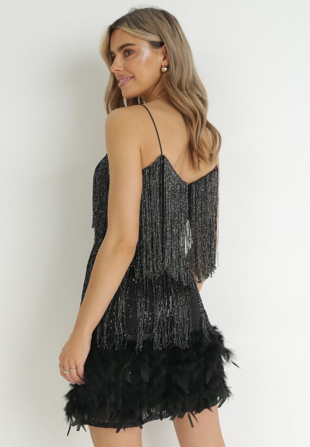 Born2be - Czarna Sukienka na Ramiączkach z Frędzlami w Cyrkonie i Piórami Mistina. Kolor: czarny. Materiał: materiał. Długość rękawa: na ramiączkach. Długość: mini