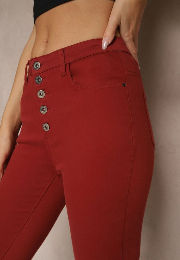 Renee - Bordowe Spodnie Skinny Winvienne. Stan: podwyższony. Kolor: czerwony. Długość: długie. Wzór: ażurowy