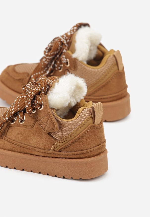 Born2be - Brązowe Śniegowce Sneakersy z Ozdobnym Sznurowaniem Ocieplane Futerkiem Nalinia. Okazja: na uczelnię, na co dzień. Zapięcie: rzepy. Kolor: brązowy. Materiał: futro. Styl: casual, elegancki