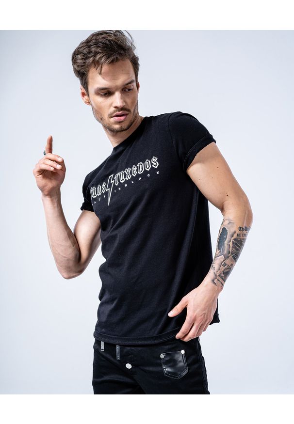 GUNS & TUXEDOS - Czarny t-shirt z logo Back Black. Kolor: czarny. Materiał: jeans, bawełna. Wzór: nadruk. Styl: rockowy