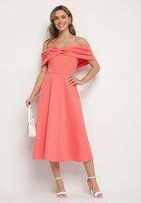Born2be - Pomarańczowa Rozkloszowana Sukienka z Odsłoniętymi Ramionami i Drapowaniem Odilene. Okazja: na imprezę. Kolor: pomarańczowy. Sezon: lato. Typ sukienki: z odkrytymi ramionami. Styl: elegancki #6