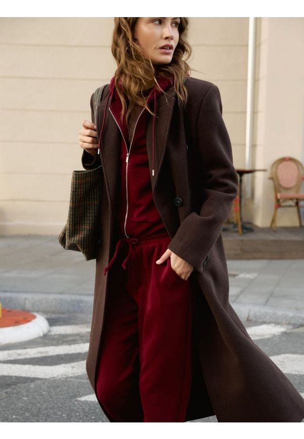 Reserved - Oversizowa bluza - bordowy. Kolor: czerwony. Materiał: dzianina. Wzór: gładki