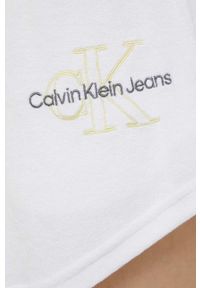 Calvin Klein Jeans szorty damskie kolor biały z nadrukiem high waist. Stan: podwyższony. Kolor: biały. Materiał: dzianina. Wzór: nadruk #2