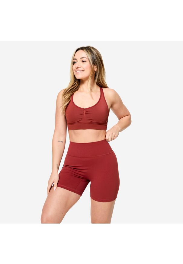 DOMYOS - Spodenki do treningu siłowego damskie Domyos microshort. Kolor: czerwony, wielokolorowy, brązowy. Materiał: materiał, poliamid, elastan. Sport: fitness