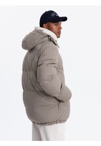 Ombre Clothing - Mocno ocieplana męska kurtka typu puffer w pepitkę – brązowa V1 OM-JAHP-0174 - XXL. Typ kołnierza: kołnierzyk stójkowy. Kolor: brązowy. Materiał: skóra, syntetyk, poliester, materiał. Długość: długie. Wzór: aplikacja #6