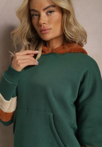 Renee - Zielona Bawełniana Bluza z Kapturem i Wstawkami z Polaru Qilin. Typ kołnierza: kaptur. Kolor: zielony. Materiał: bawełna, polar. Wzór: aplikacja