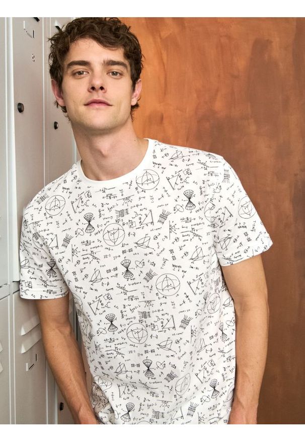 Sinsay - Koszulka z krótkim rękawem - kremowy. Kolor: kremowy. Długość rękawa: krótki rękaw. Długość: krótkie