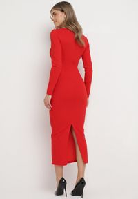 Born2be - Czerwona Dopasowana Sukienka Maxi z Kopertowym Dekoltem Mistena. Kolor: czerwony. Długość rękawa: długi rękaw. Typ sukienki: kopertowe. Długość: maxi #7
