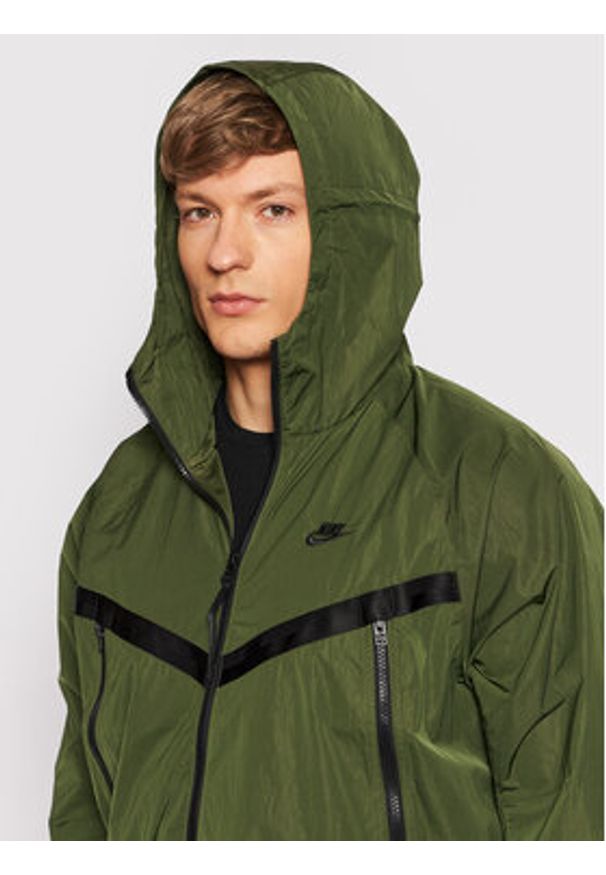 Nike Kurtka przejściowa Premium Essentials DA7354 Zielony Regular Fit. Kolor: zielony. Materiał: syntetyk