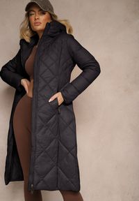 Renee - Czarna Kurtka Pikowana o Długim Kroju z Kapturem Erivana. Okazja: na co dzień. Typ kołnierza: kaptur. Kolor: czarny. Materiał: jeans. Długość: długie. Styl: casual, elegancki