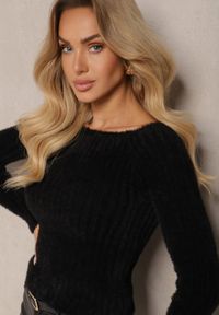 Renee - Czarny Casualowy Sweter z Futerkiem Vertida. Okazja: na co dzień. Kolor: czarny. Materiał: futro. Długość rękawa: długi rękaw. Długość: długie. Wzór: aplikacja. Sezon: jesień, zima. Styl: casual #3