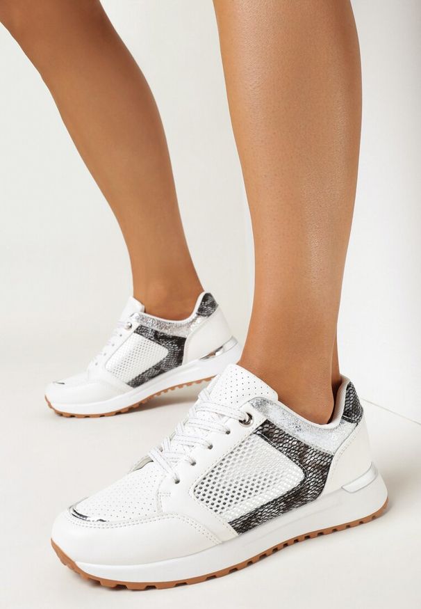 Born2be - Białe Sneakersy z Ozdobnym Paskiem na Cholewce Vilani. Okazja: na co dzień. Zapięcie: pasek. Kolor: biały. Szerokość cholewki: normalna