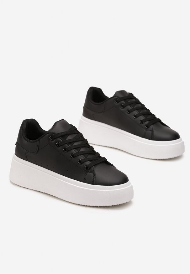Renee - Czarne Sneakersy na Grubej Podeszwie Yarna. Okazja: na co dzień. Kolor: czarny