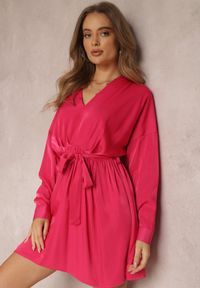 Renee - Fuksjowa Sukienka z Paskiem Halitha. Kolor: różowy. Materiał: materiał. Długość rękawa: długi rękaw. Styl: klasyczny. Długość: mini #4