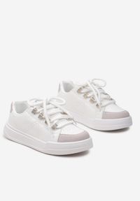 Born2be - Biało-Złote Sneakersy Wonaria. Nosek buta: okrągły. Kolor: biały. Materiał: skóra ekologiczna, zamsz. Szerokość cholewki: normalna. Obcas: na płaskiej podeszwie #4