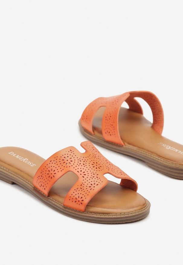 Renee - Pomarańczowe Eleganckie Klapki z Ozdobną Perforacją Tillivella. Okazja: na co dzień. Kolor: pomarańczowy. Materiał: jeans. Obcas: na płaskiej podeszwie. Styl: elegancki