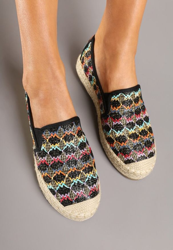 Renee - Czarne Espadryle Ozdobione Metaliczną Nitką na Podeszwie z Plecionki Raslira. Okazja: na co dzień. Kolor: czarny. Wzór: aplikacja. Styl: casual