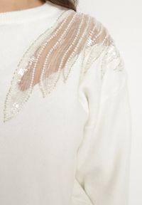 Born2be - Biały Sweter z Siateczkowymi Wstawkami z Cekinami Perełkami i Koralikami Evoriana. Okazja: na co dzień. Kolor: biały. Materiał: jeans. Styl: glamour, elegancki, casual #5