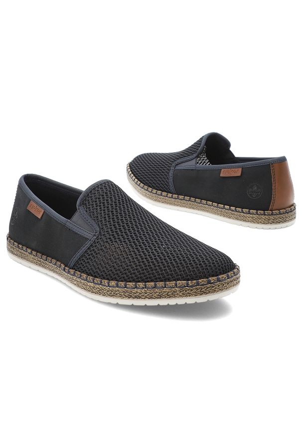 Niebieskie Espadryle Rieker Eleganckie Wsuwane Obuwie Męskie. Zapięcie: bez zapięcia. Kolor: niebieski. Materiał: jeans, tkanina. Sezon: lato. Styl: elegancki