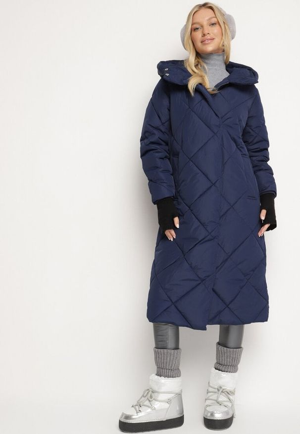 Born2be - Granatowa Kurtka Płaszcz z Geometrycznym Pikowaniem Johnatta. Kolor: niebieski. Wzór: geometria