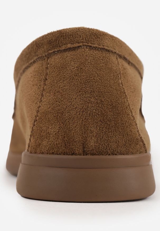 Renee - Zielone Mokasyny VICES Casualowe ze Skórzaną Wkładką i Metalowymi Ozdobami Dinsmore. Okazja: na co dzień. Nosek buta: okrągły. Kolor: beżowy. Materiał: skóra. Wzór: aplikacja. Obcas: na obcasie. Styl: casual. Wysokość obcasa: niski