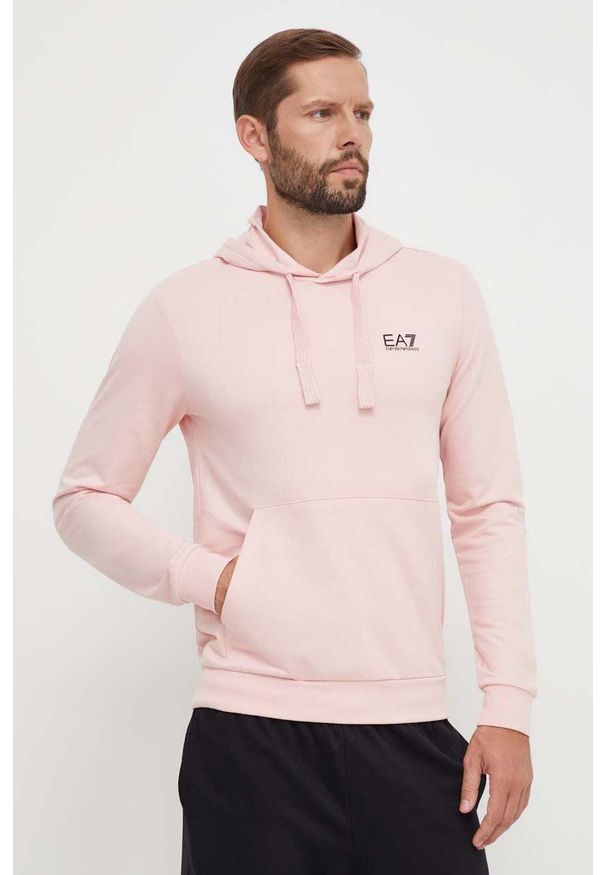 EA7 Emporio Armani bluza bawełniana męska kolor różowy z kapturem gładka. Okazja: na co dzień. Typ kołnierza: kaptur. Kolor: różowy. Materiał: bawełna. Wzór: gładki. Styl: casual
