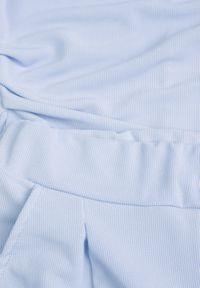 Born2be - Jasnoniebieski Komplet Bluzka z Zaznaczonymi Ramionami i Spodnie Szerokie na Gumce Divaires. Kolor: niebieski #2