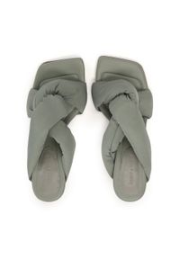 Kazar - Awangardowe klapki na obcasie z przeplatanymi paskami kazar x kasia. Materiał: nylon, skóra. Wzór: paski. Obcas: na obcasie. Wysokość obcasa: średni #4