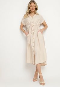 Born2be - Beżowa Sukienka Koszulowa z Wiskozy Wiązana w Pasie Florazi. Okazja: na co dzień. Typ kołnierza: dekolt w serek. Kolor: beżowy. Materiał: wiskoza. Długość rękawa: krótki rękaw. Typ sukienki: koszulowe. Styl: casual, elegancki. Długość: midi #7